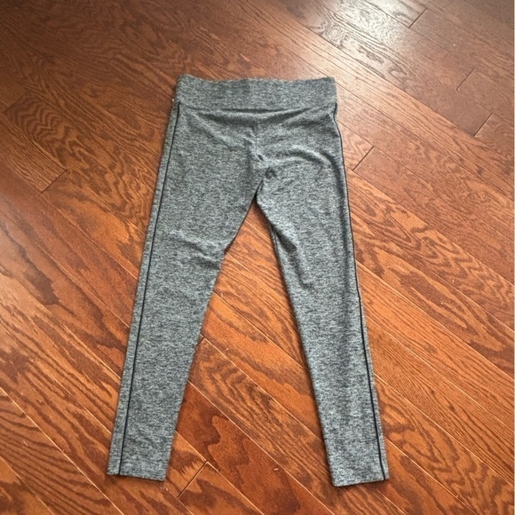 Victoria Secret Pink Yoga leggings Heather grey. Women’s size medium. Like new! - Picture 5 of 8